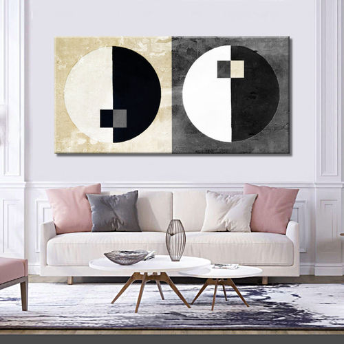 Black and white abstract circles picture