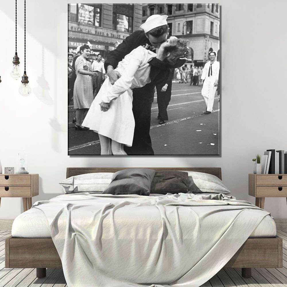 Cuadro de pareja y beso en time square